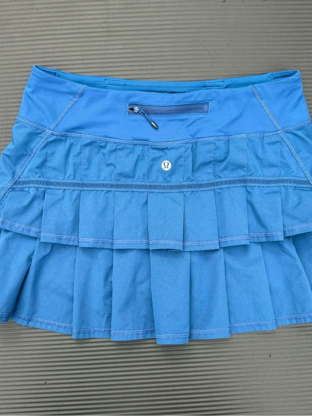Lululemon Vintage (early 2010s) Pace Setter skirt - Size 6 - Limitless Blue